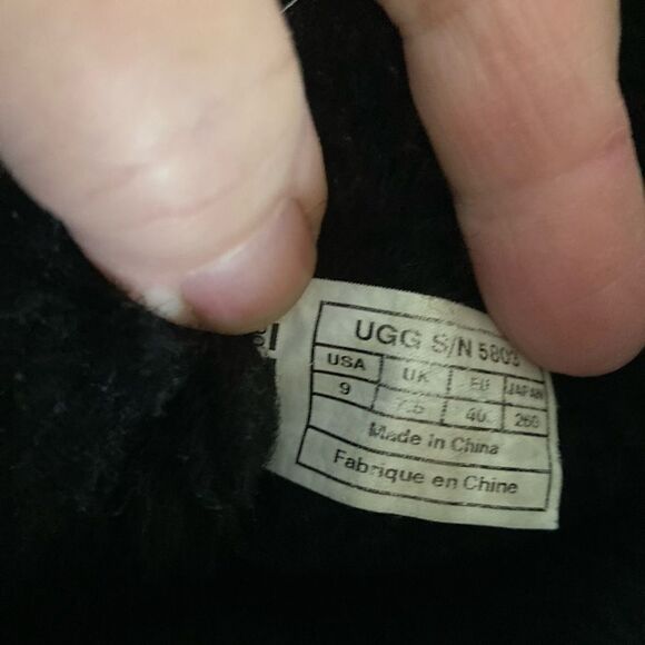 UGG women’s Bailey buckle boots - Picture 7 of 7